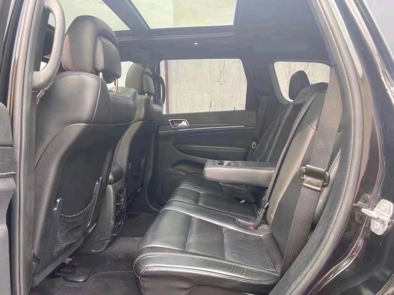 青岛17年Jeep大切诺基4