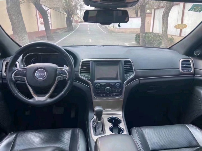 青岛17年Jeep大切诺基6