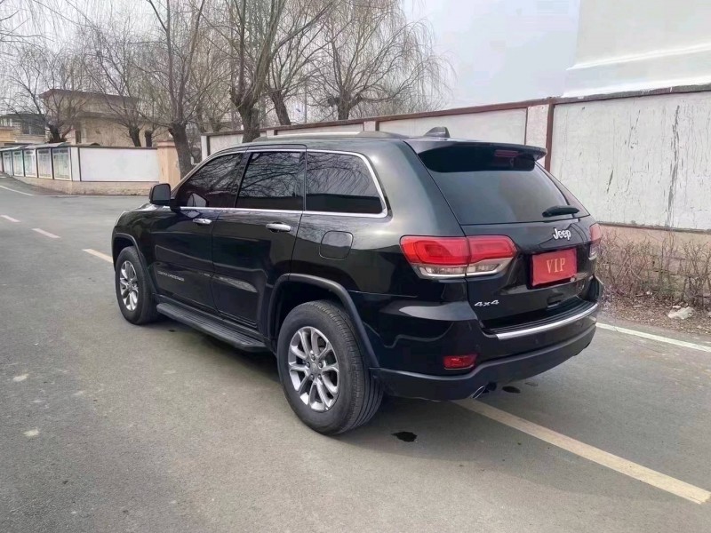 青岛17年Jeep大切诺基7