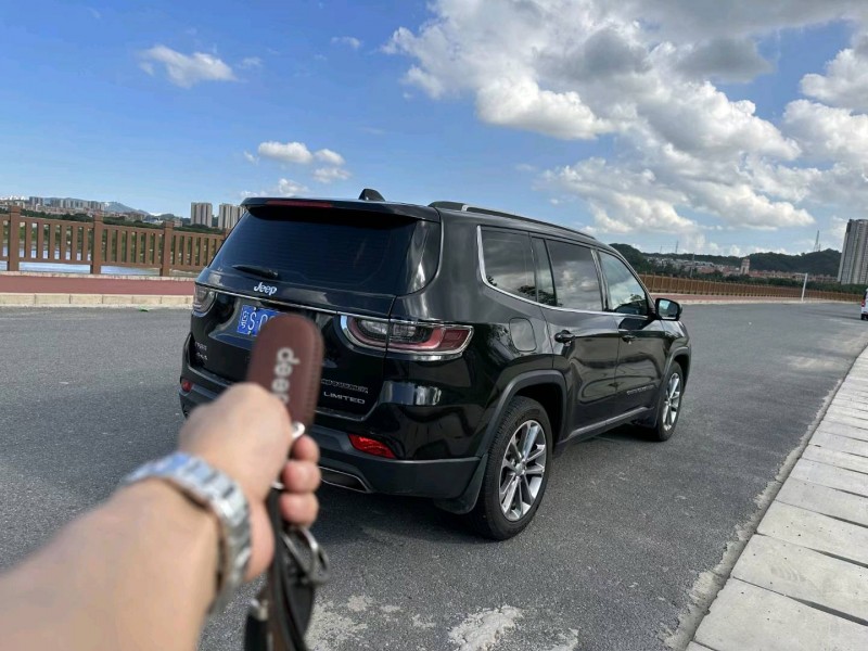 广州19年Jeep指挥官4