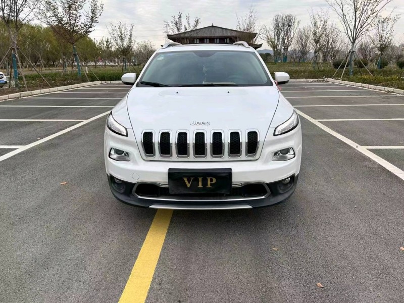 徐州17年Jeep自由光1