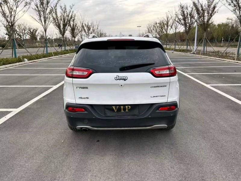 徐州17年Jeep自由光9