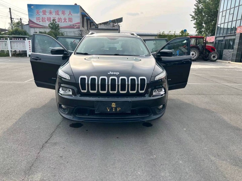 徐州17年Jeep自由光1