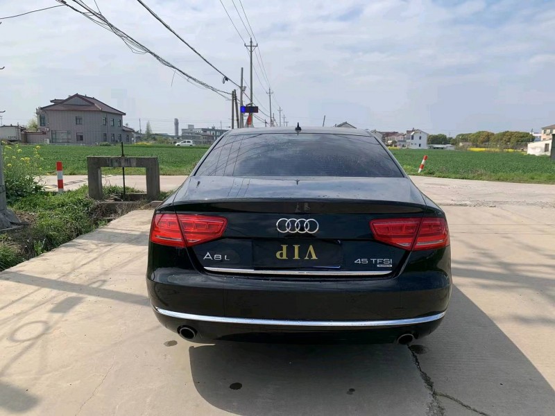 苏州12年奥迪A8L9