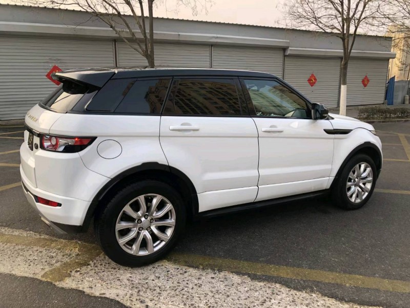 青岛12年路虎极光4