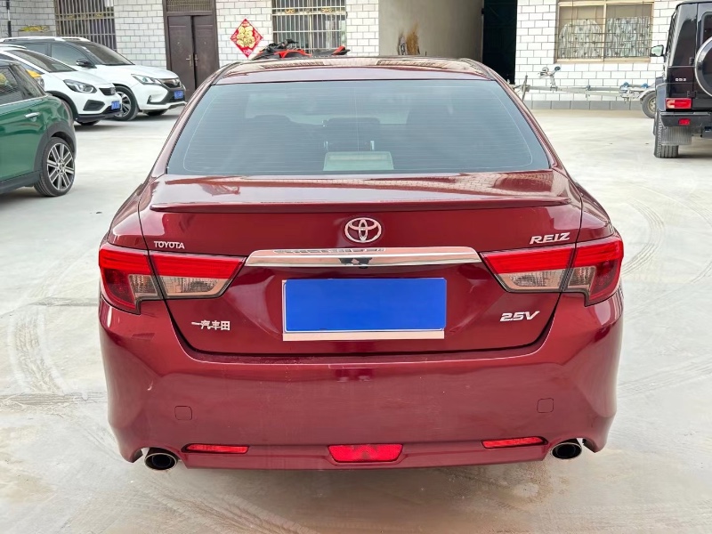 济宁15年丰田锐志4