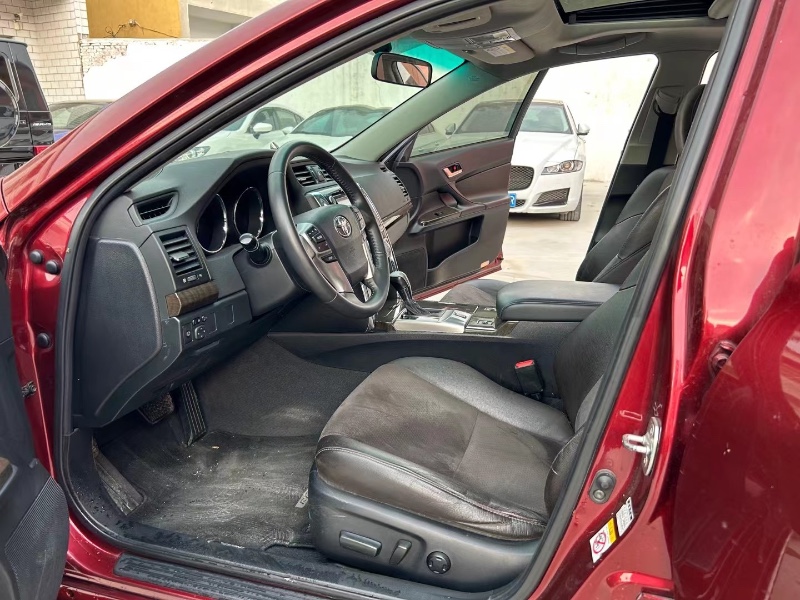 济宁15年丰田锐志5