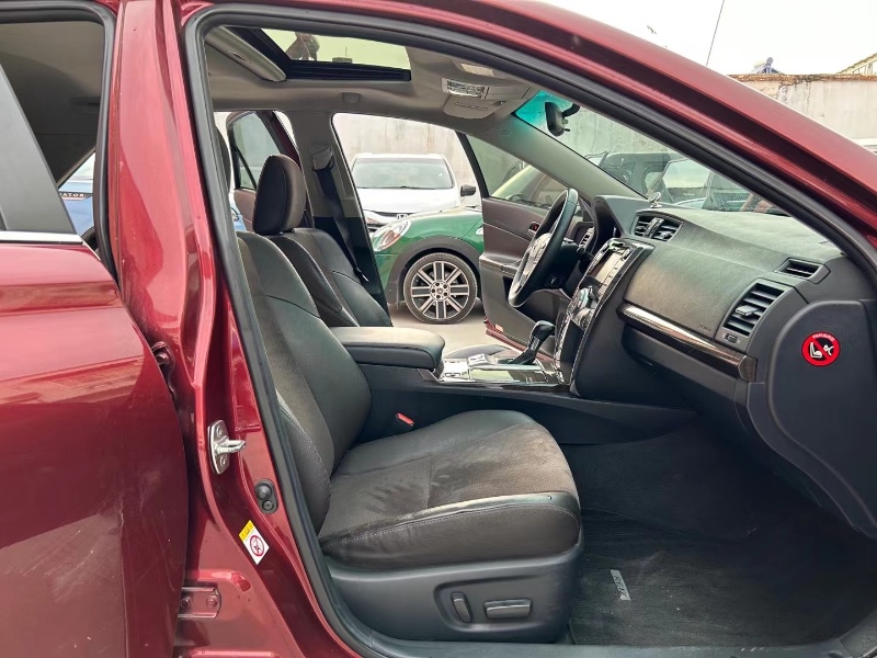 济宁15年丰田锐志6