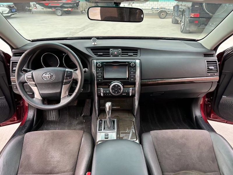 济宁15年丰田锐志7