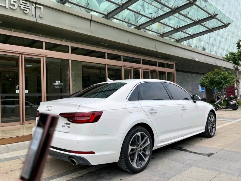 宜昌18年奥迪A4L8