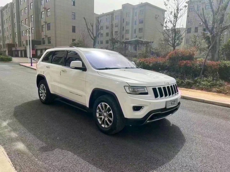 济南17年Jeep大切诺基8