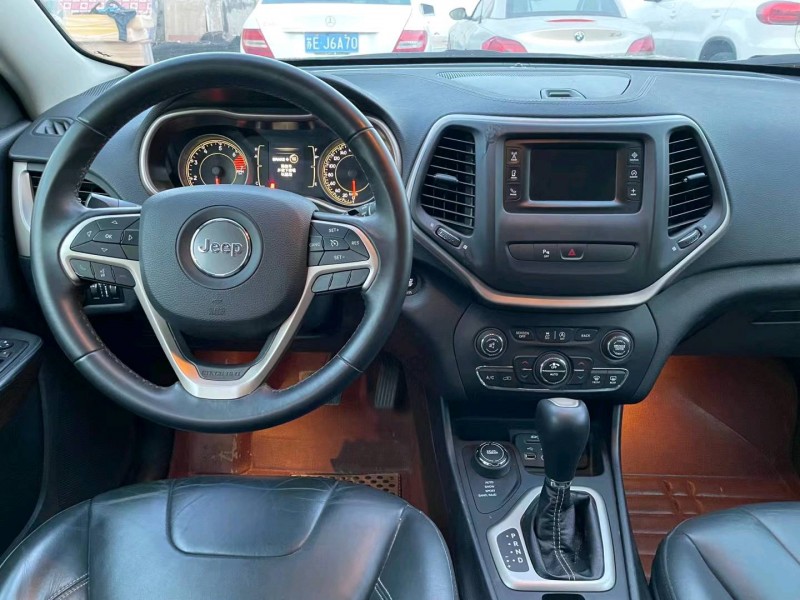 济南17年Jeep自由光5