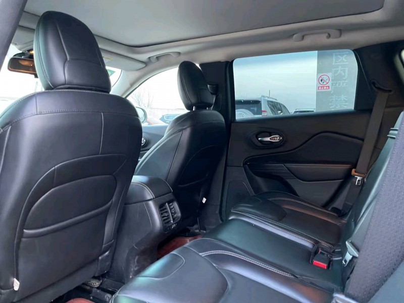 济南17年Jeep自由光6