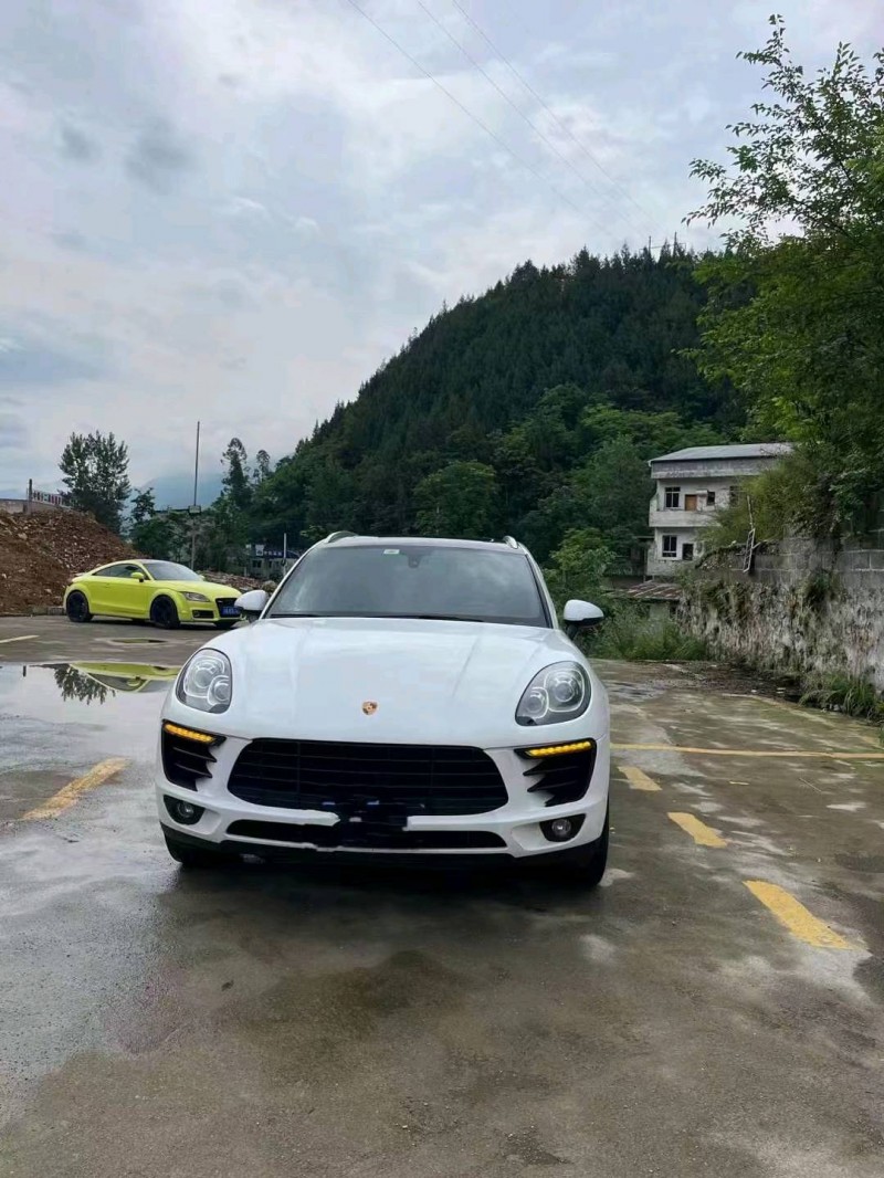 重庆15年保时捷Macan1