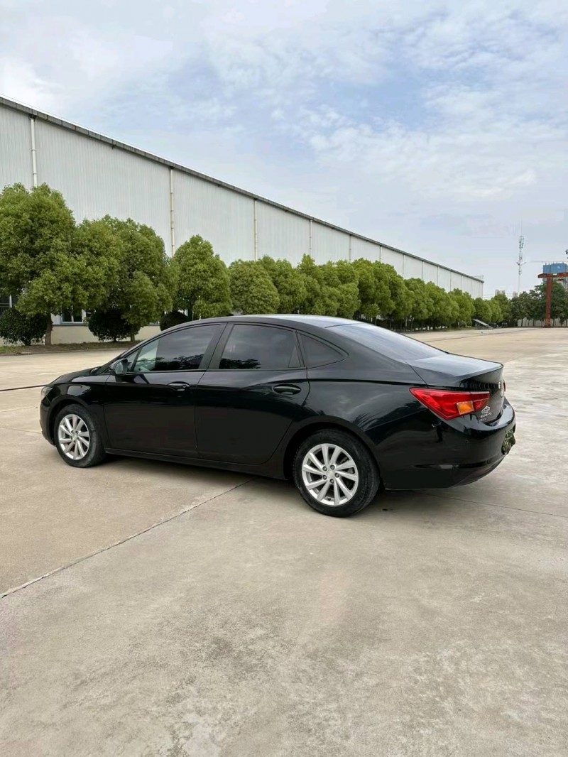 宿迁17年别克威朗8