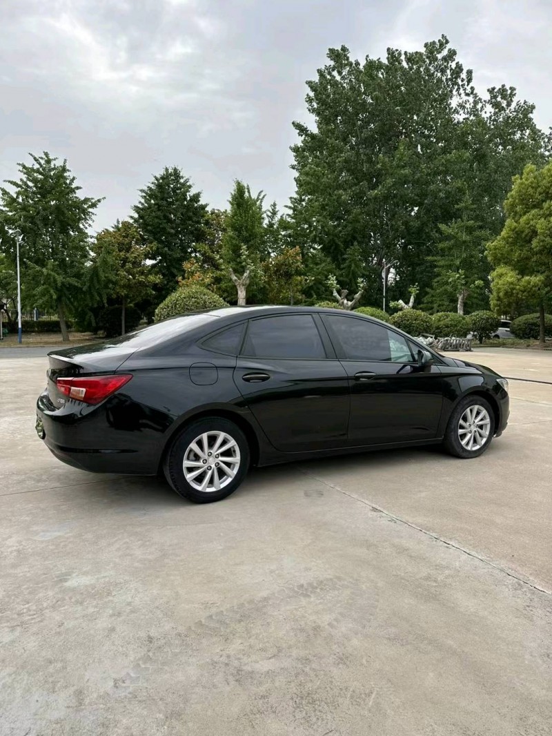 宿迁17年别克威朗7