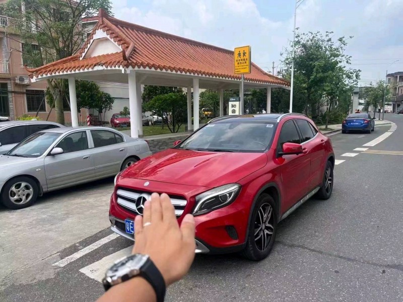 珠海16年奔驰GLA3