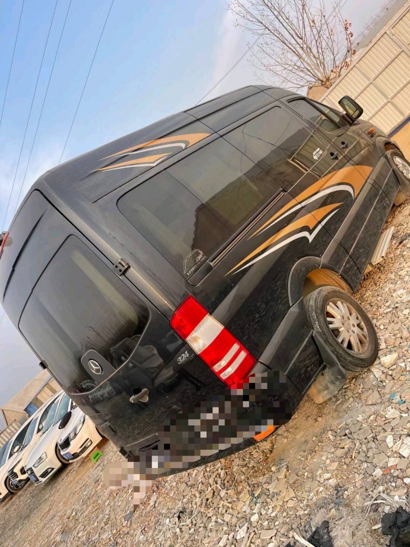 临沂12年奔驰斯宾特8