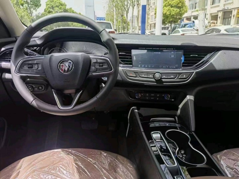 淮南23年别克君威5