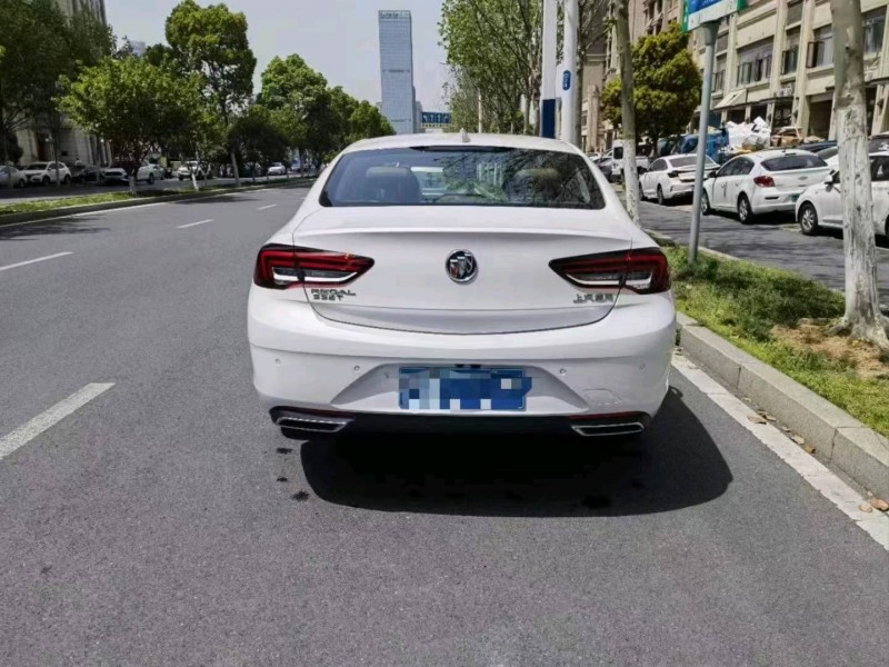 淮南23年别克君威8