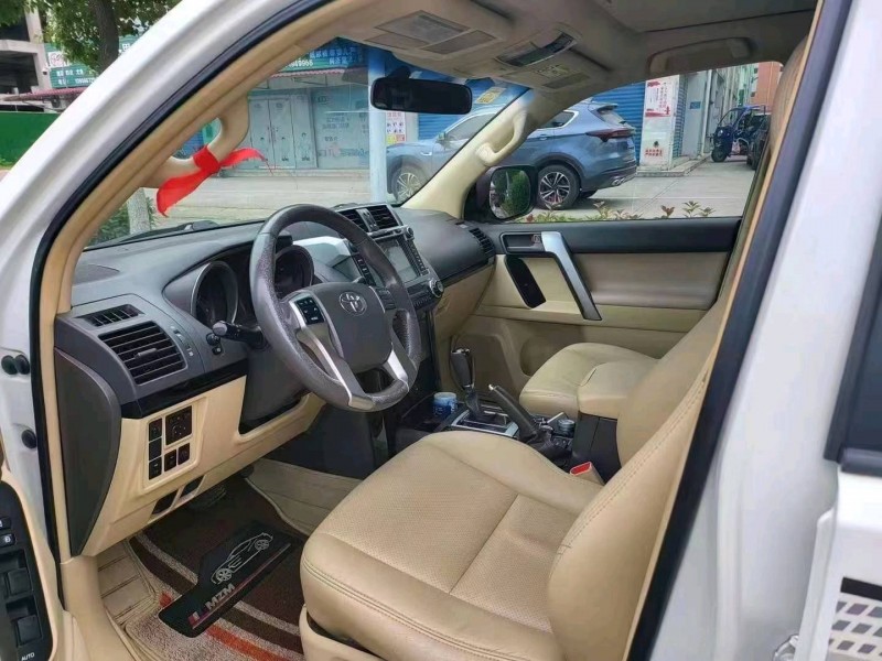 宜昌15年丰田普拉多8