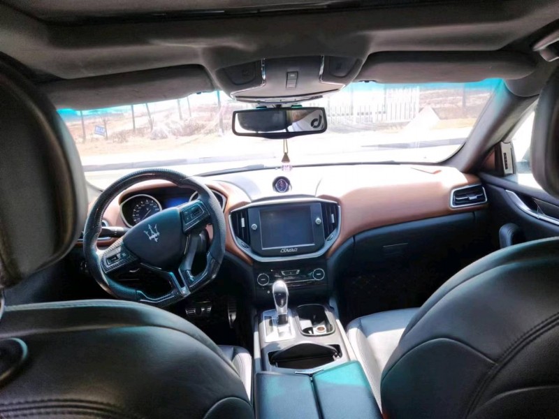 济南15年玛莎拉蒂Ghibli8