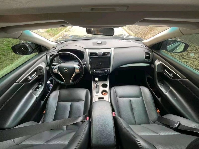 宜昌15年日产天籁3