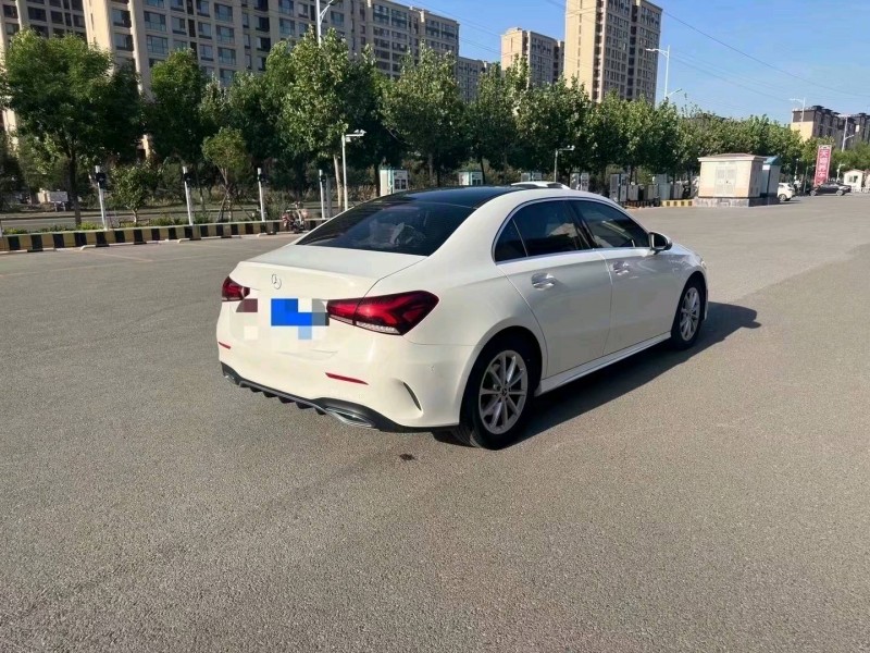 东营19年奔驰A3