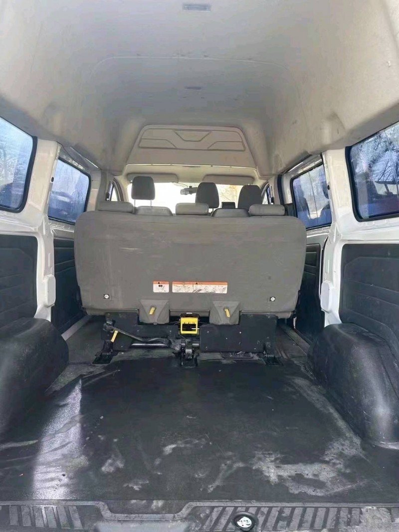 东营17年福特全顺5