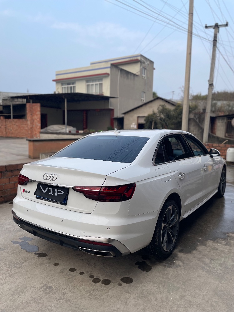 樂山22年奧迪A4L4