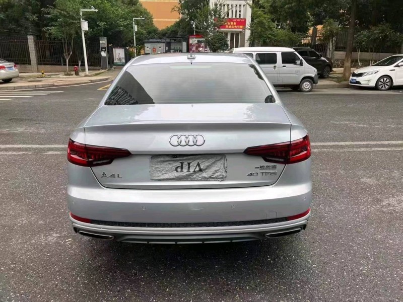 宜昌19年奥迪A4L7