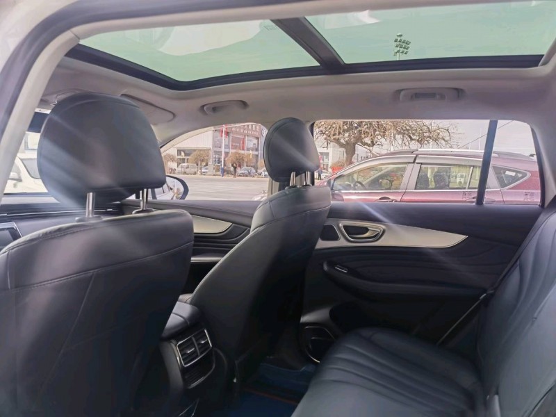 保定20年荣威RX54