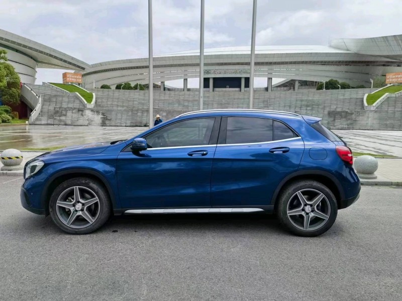 宜昌19年奔驰GLA3