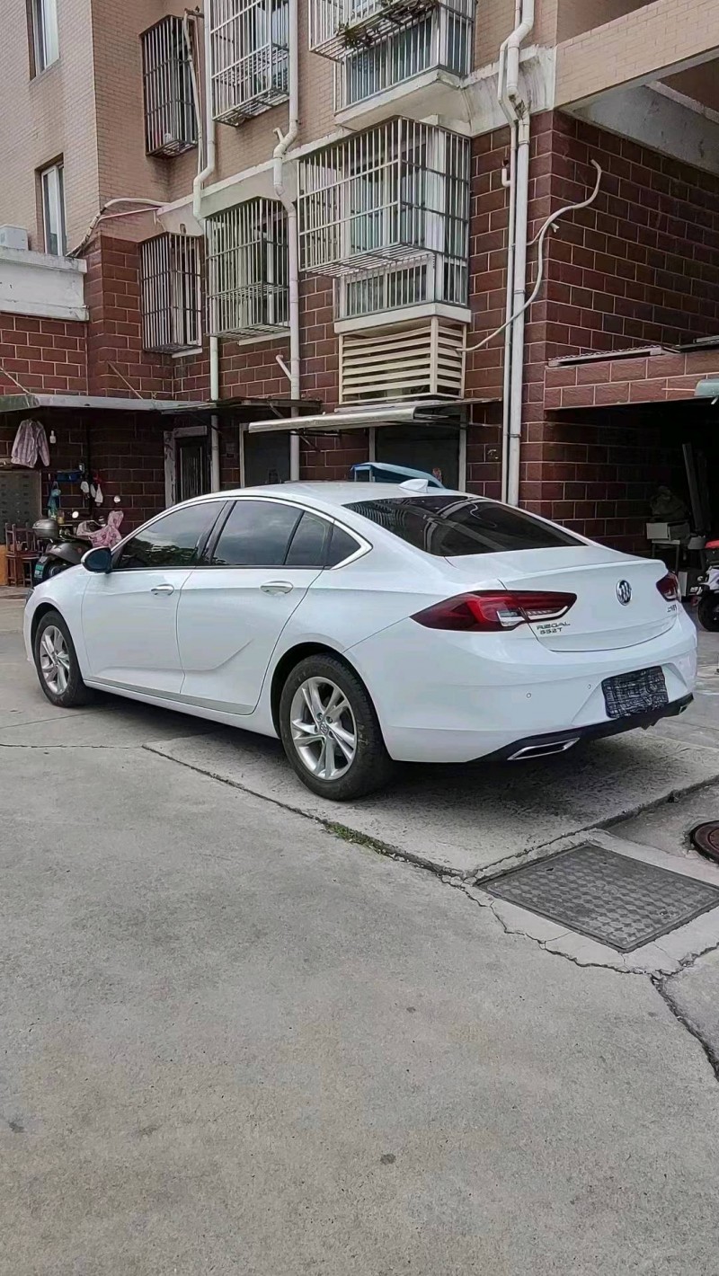 邢台21年别克君威8