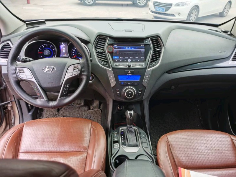 济南13年现代全新胜达5