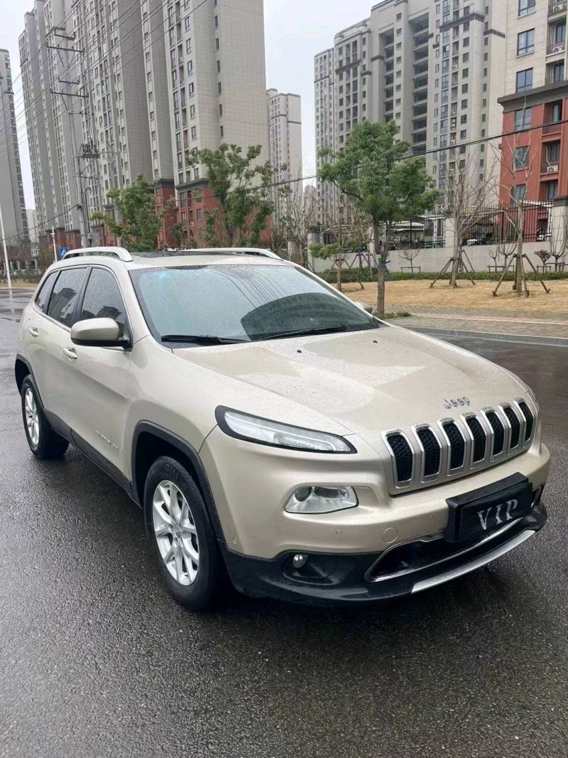 馬鞍山16年Jeep自由光3