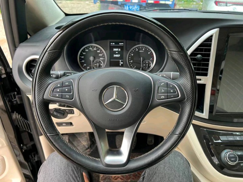 广州20年奔驰威霆6