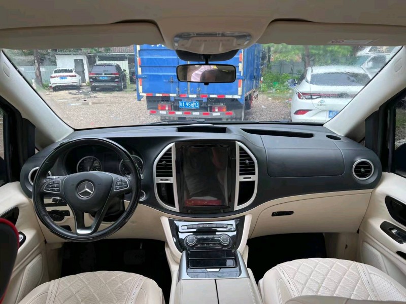 广州20年奔驰威霆5