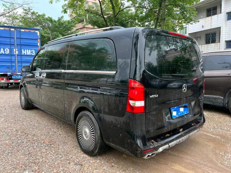 广州20年奔驰威霆8