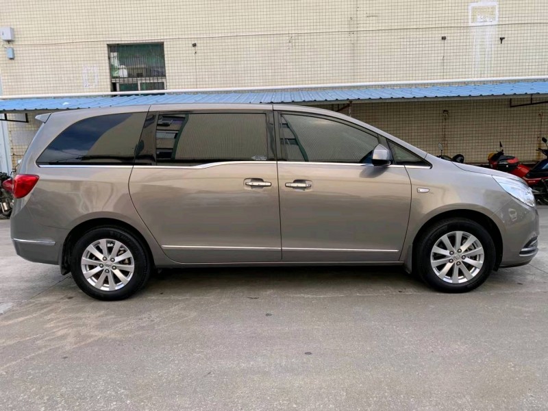 中山17年别克GL82