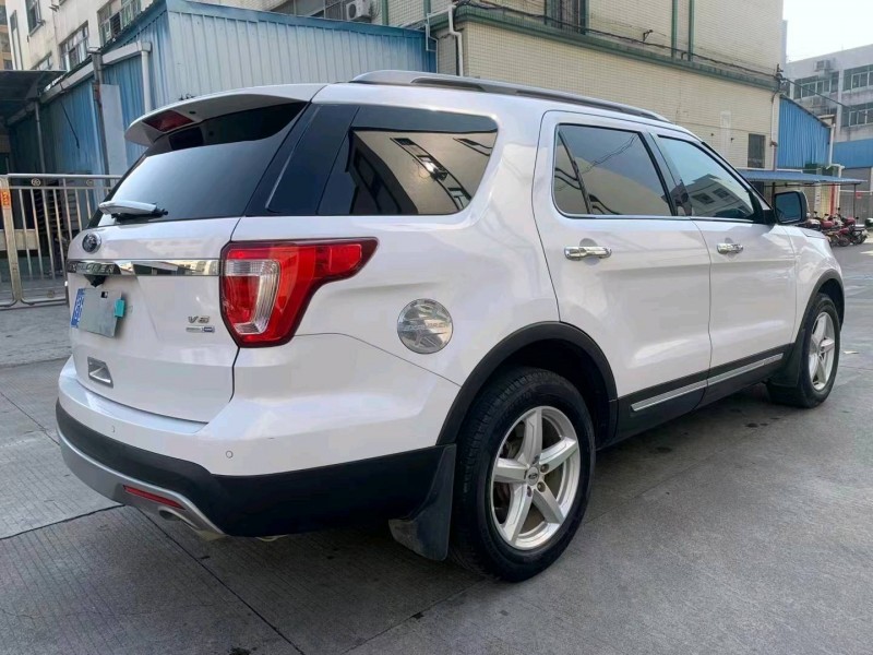 中山17年福特探险者4