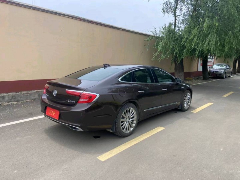 青岛18年别克君越8