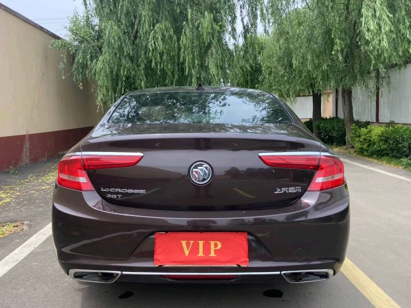 青岛18年别克君越9