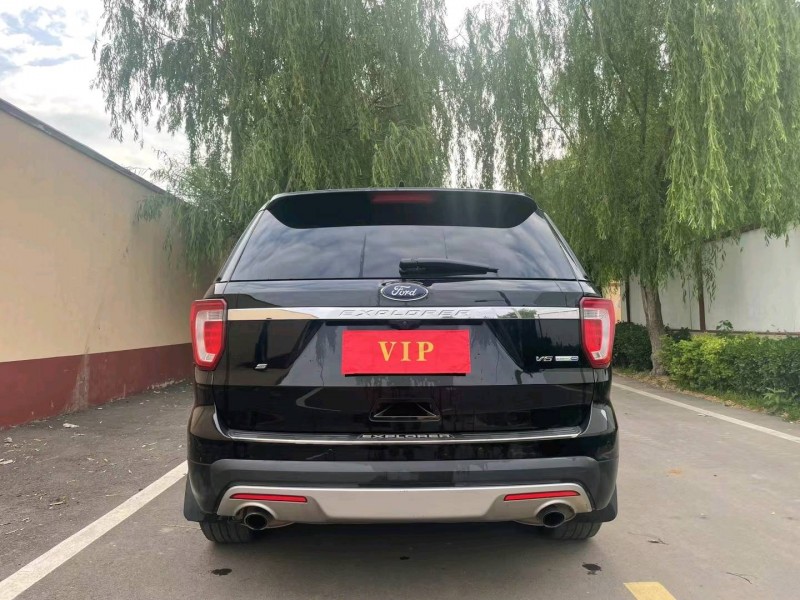 青岛16年福特探险者9