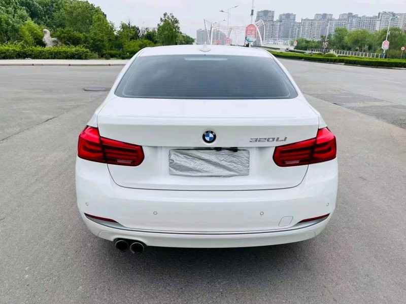 济南18年宝马3系9