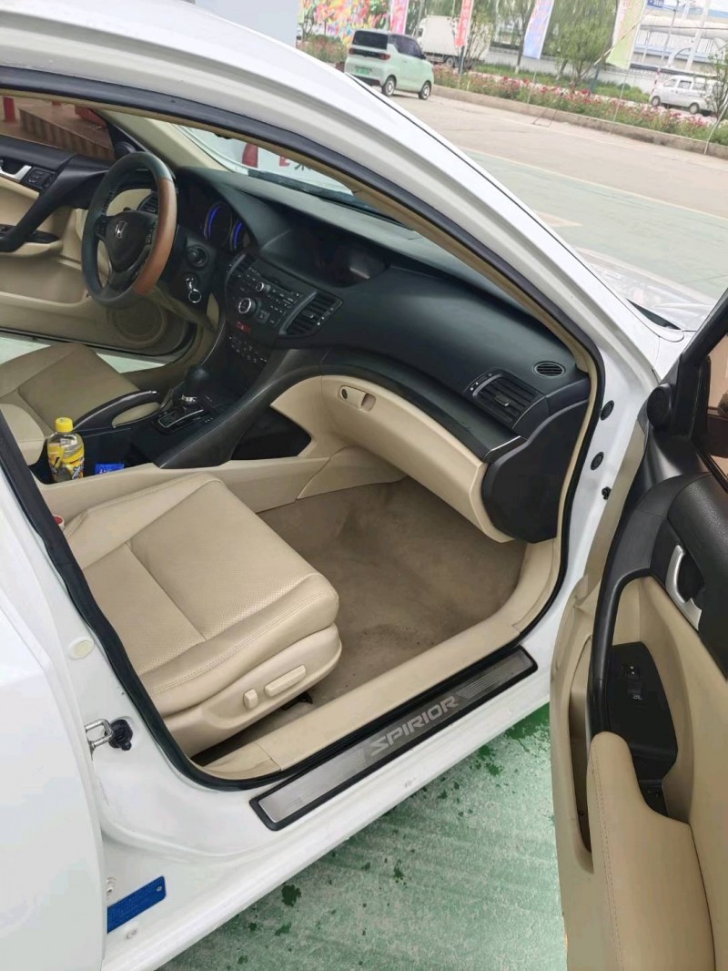 保定13年本田思铂睿4