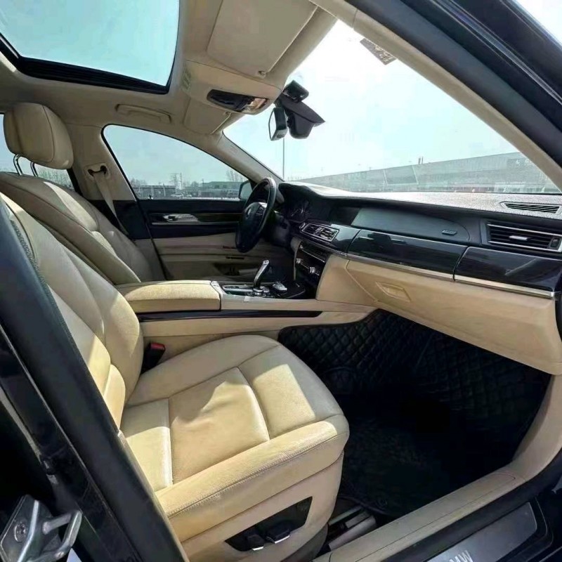 济南11年宝马7系8