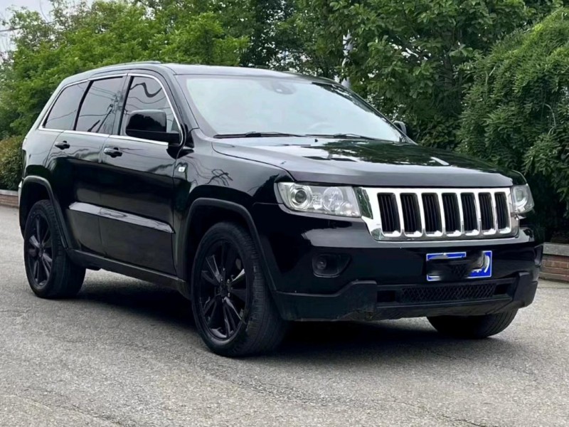 青岛13年Jeep大切诺基2