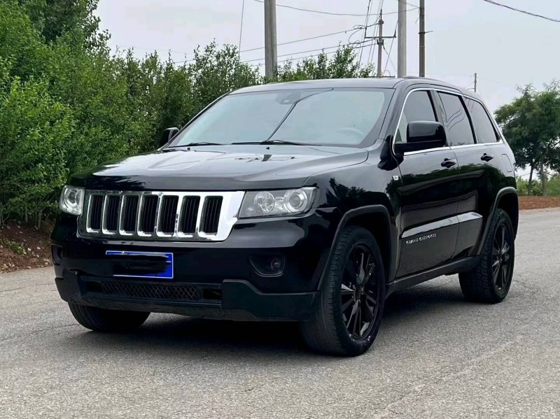 青岛13年Jeep大切诺基3