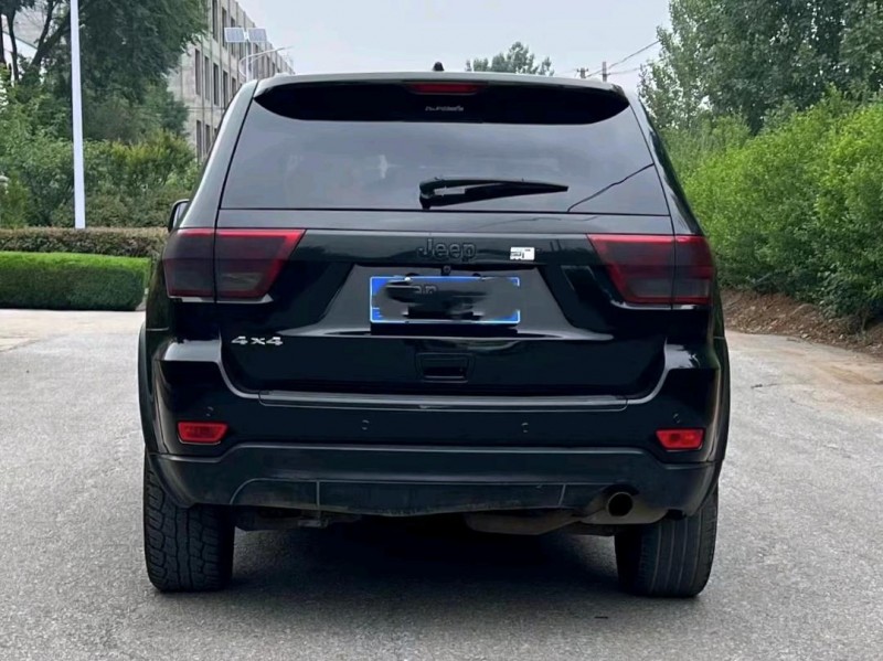 青岛13年Jeep大切诺基6